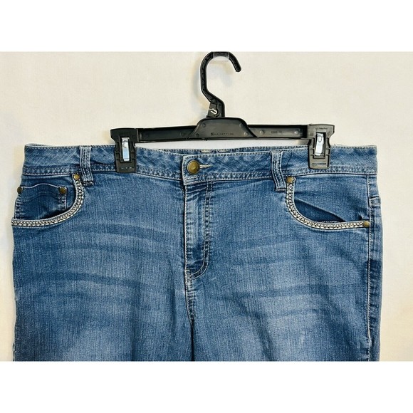 Lane Bryant Avenue Womens Capri Jeans Size 18 Light Blue Wash Embellished Pocket - Picture 3 of 10
